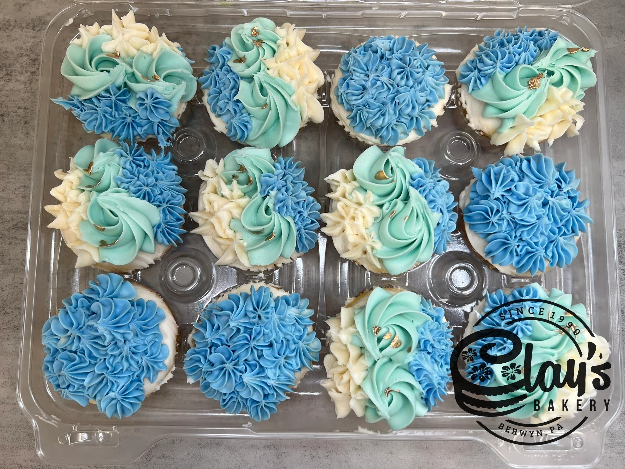 Beautiful Floral Cupcakes - Image 3