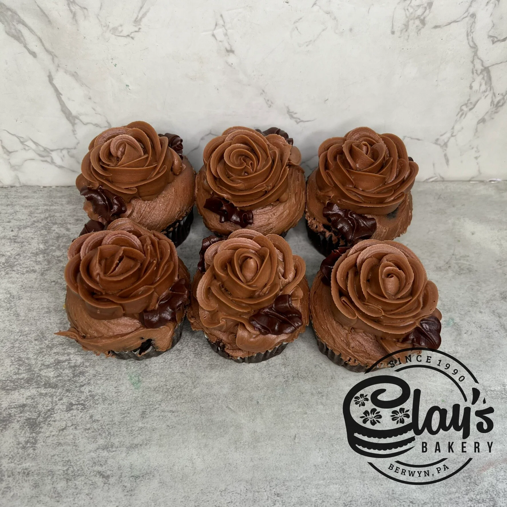 Chocolate Rose Flower Cupcakes - Image 4