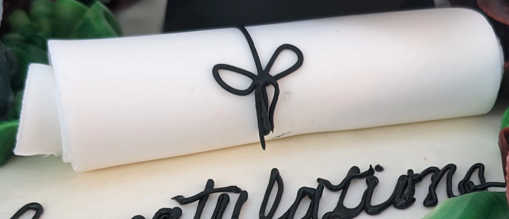 Fondant Grad Scroll