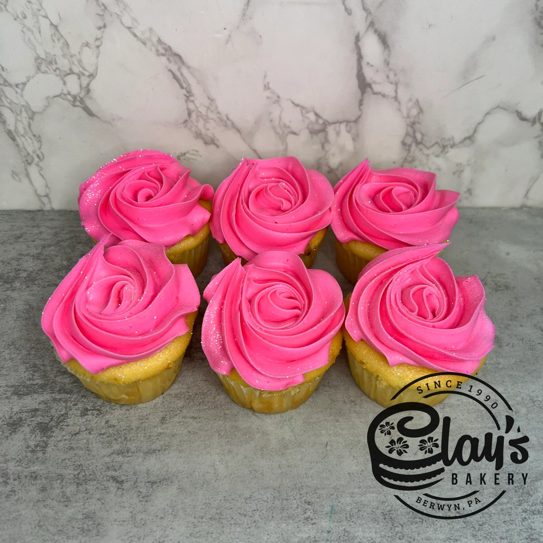 Glitter Star Tip Cupcakes - Image 3