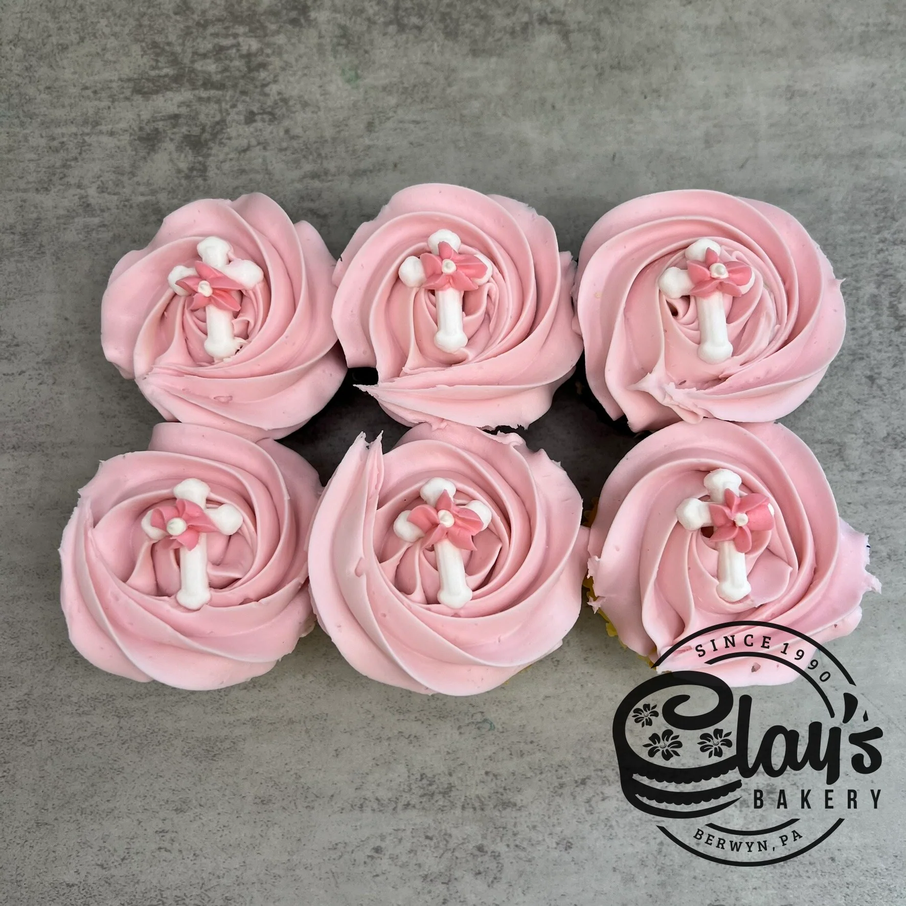 Sugar Cross with Flower Cupcakes - Image 2
